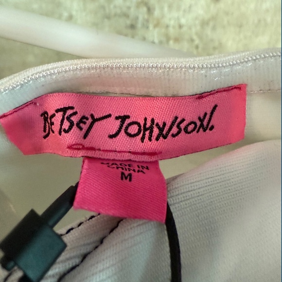 Betsy Johnson White dress with black flower, Size M, NWT - Picture 5 of 10